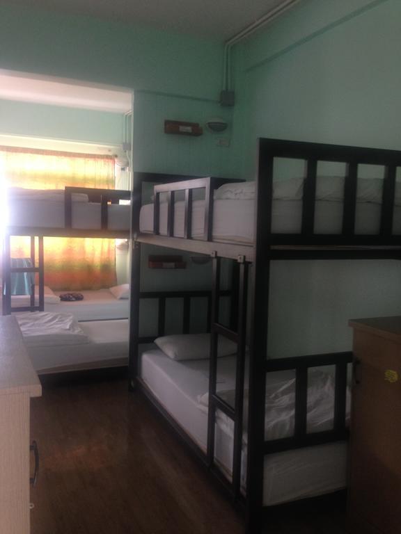Khaosan Immjai Hostel Банкок Стая снимка
